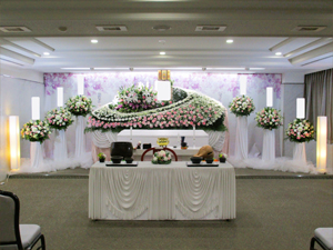 首都圏の提携葬祭会場は200カ所以上。ホールロゼリア以外でのお葬式のご手配もおまかせください。