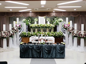 首都圏の提携葬祭会場は200カ所以上。ホールロゼリア以外でのお葬式のご手配もおまかせください。